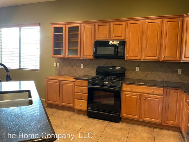Building Photo - 4 br, 2 bath House - 1061 S Seldon Place