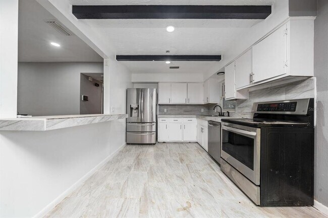 Foto del edificio - 6531 Hill Top Rd