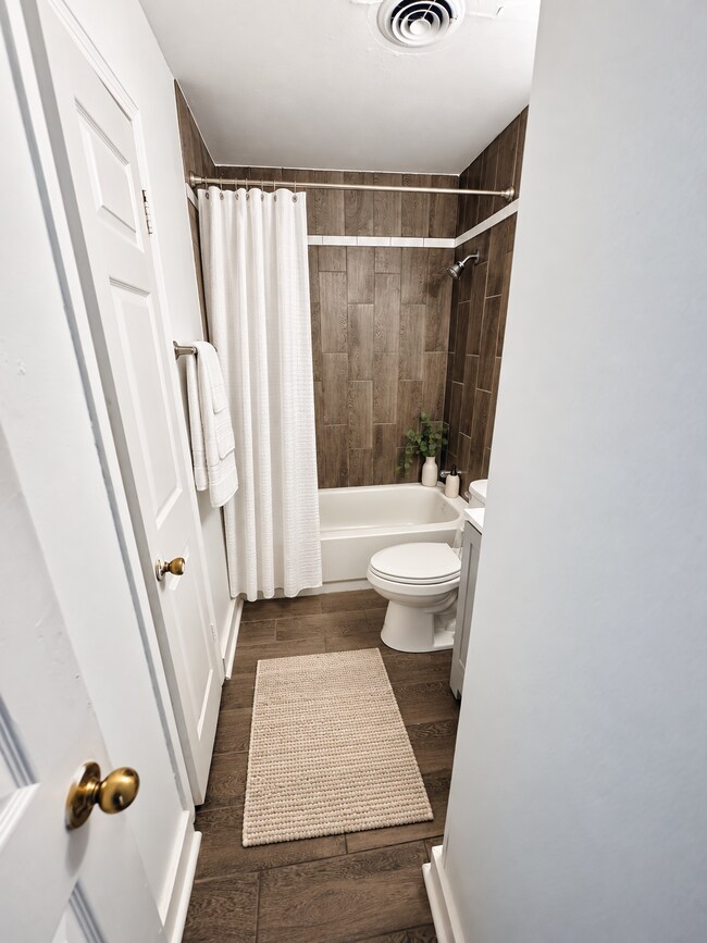 Maqueta de baño amueblado - 1530 Bennington Cv