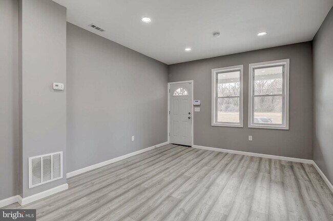 Building Photo - 3911 Towanda Ave