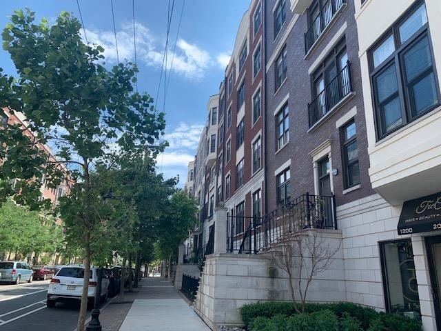 Building Photo - 1200 Grand St