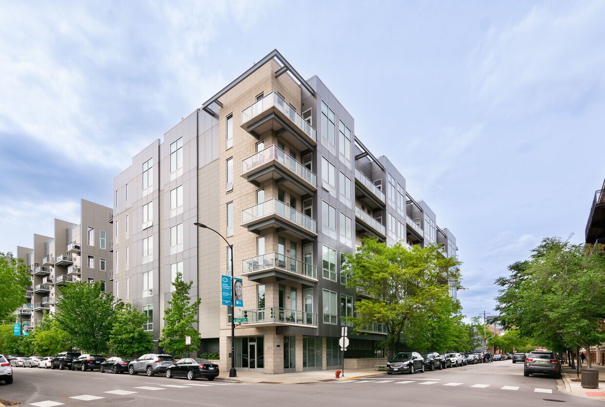 Primary Photo - 1100 W Adams St