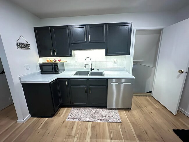 Foto del edificio - 1207 Sandburg Dr