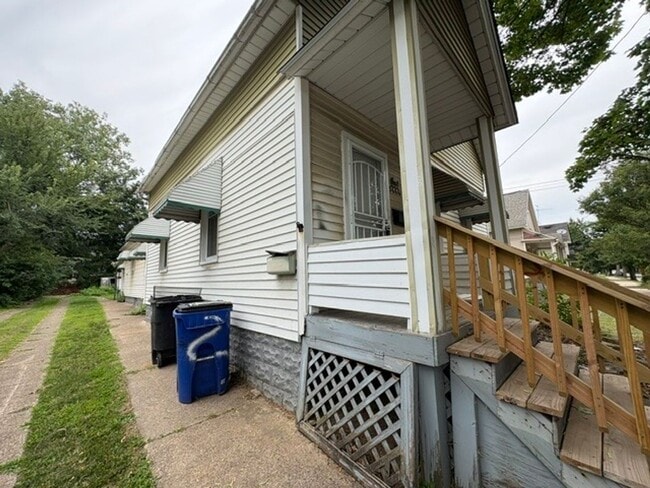 Building Photo - 3666 E 57th St