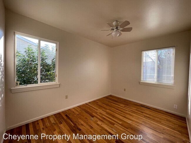 Building Photo - 3 br, 2 bath House - 1107 Crescent Dr