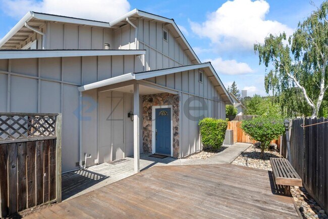 Foto del edificio - 2472 Camino de Jugar