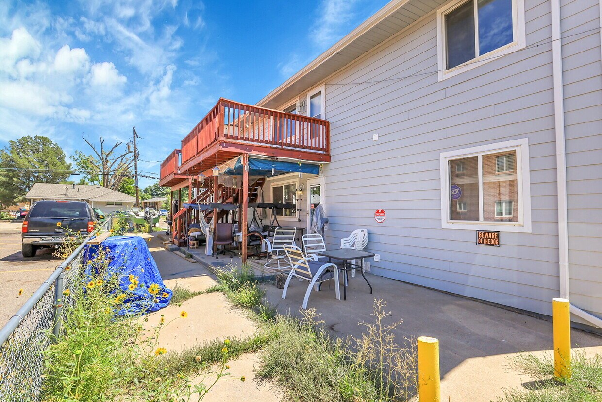 Foto principal - $1,445 2 Bed, 1 Bath Updated Unit in Denver with In Unit Laundry!