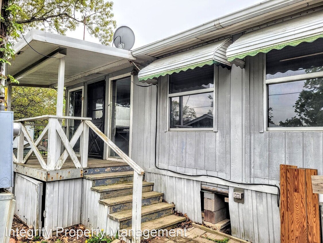 Primary Photo - 2 br, 2 bath House - Trailer for rent 2135...