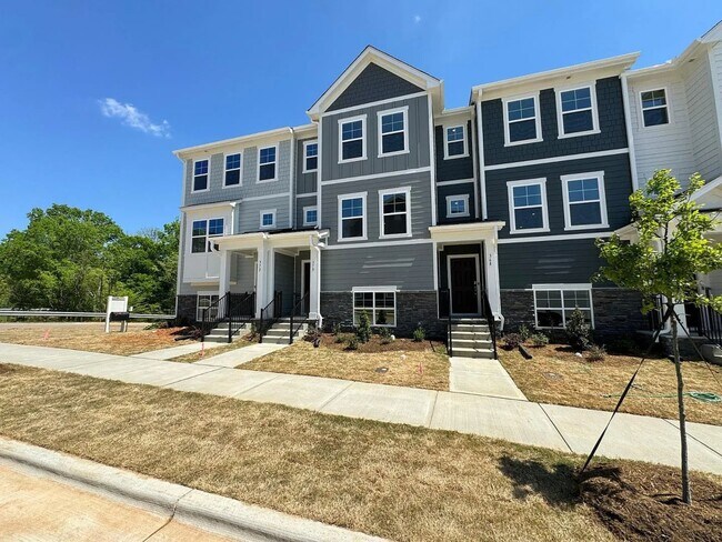 Foto del edificio - Charming 3BR Townhome in Wake Forest