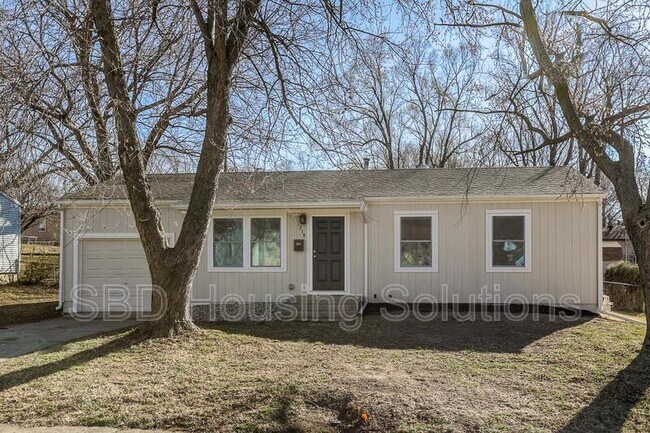 Building Photo - 1215 N Cedarcrest Dr