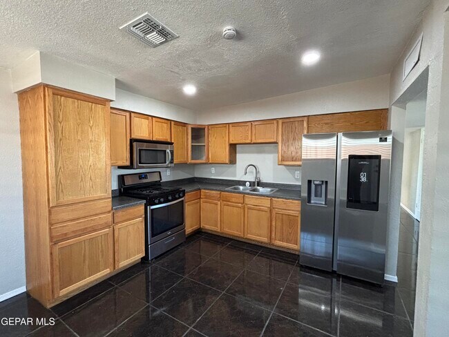 Building Photo - 201 Romeria Dr