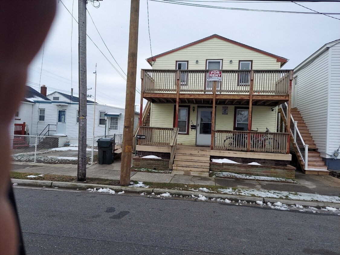 Front House view - 404 W Maple Ave