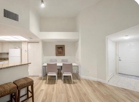 Foto del edificio - 1100 Crestwood Ct S