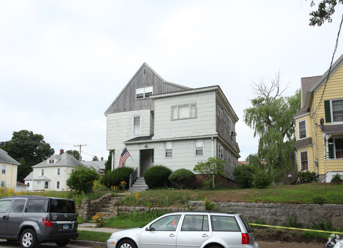 Building Photo - 179 Montauk Ave