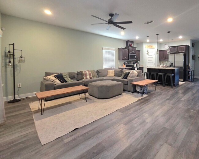 Foto del edificio - Splendid 3 Bed/2.5 Bath Home