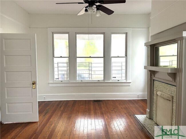 Building Photo - 216 W 41st St