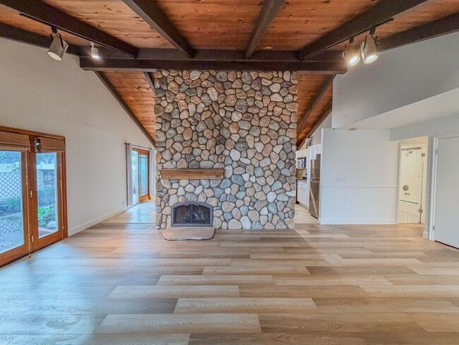 Foto del edificio - 5142 Sandpiper Way