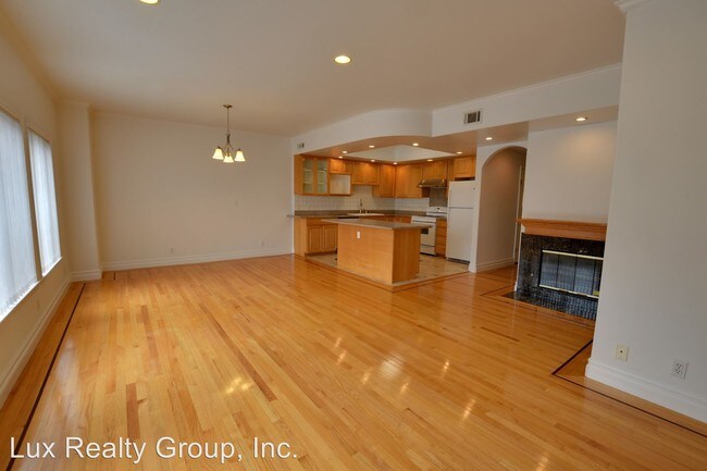 Building Photo - 3 br, 3 bath Apartment - 479 32nd Ave