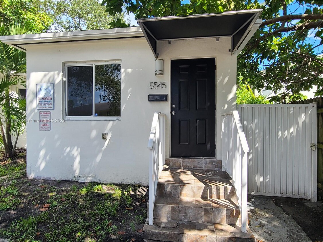 Primary Photo - 5545 NE Miami Pl