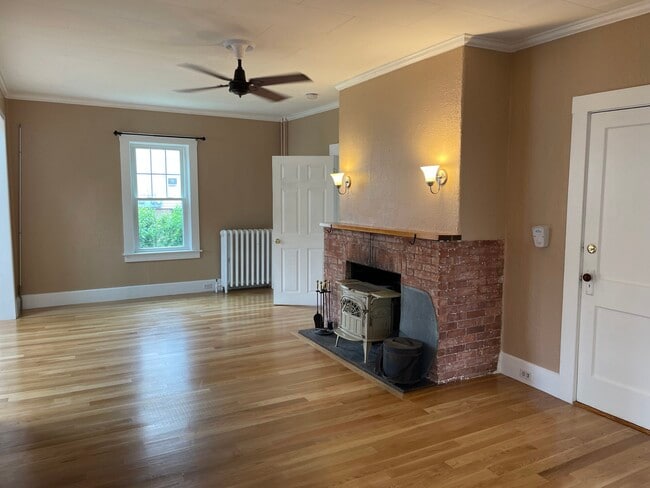 Building Photo - 12 Ledyard St