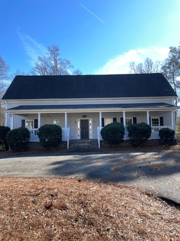 Large House near UNCC with plenty of parking! - House Rental in