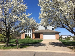 Building Photo - 3240 Bellflower Ct