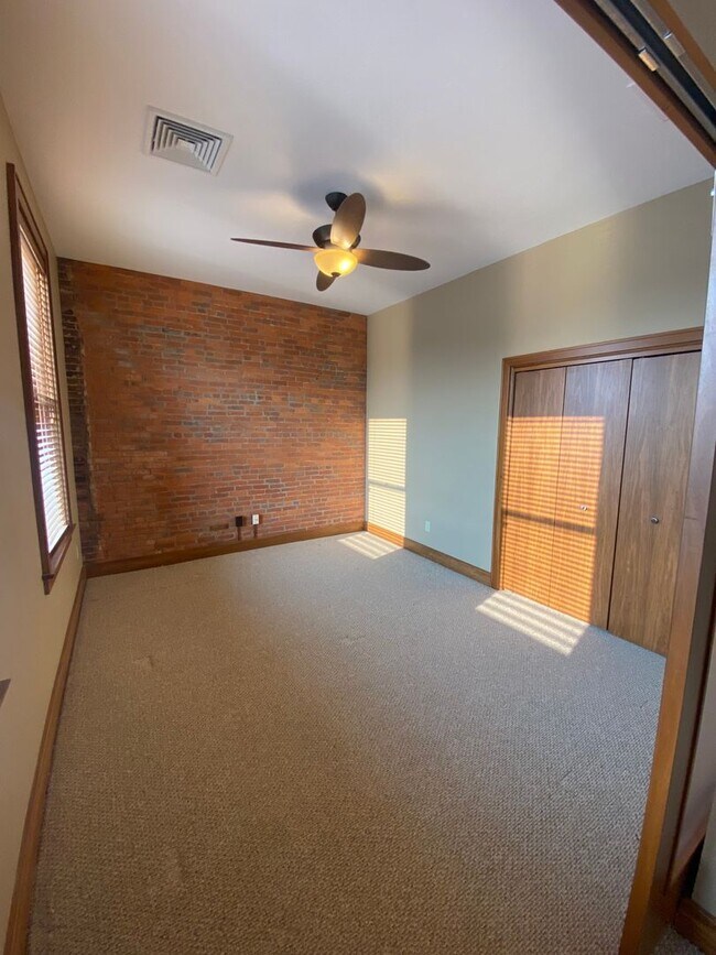 Foto del edificio - Two bedroom unit - Located in Downtown Orr...