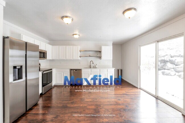 Foto del edificio - REFRESHED 5-Bedroom Home in Desirable Draper - Pet Friendly - NEW CARPET UPSTAIRS | Refreshed kit...