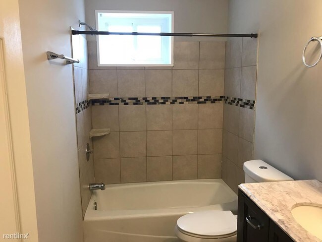 Building Photo - 2 br, 1 bath Apartment - 40 S Ellwood Ave