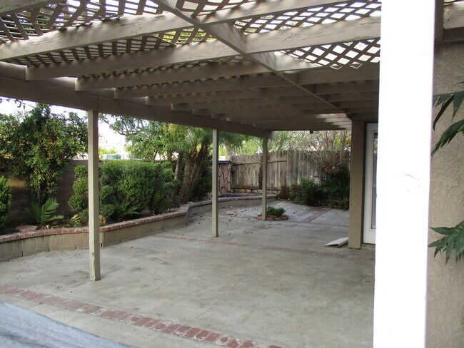 Foto del edificio - Beautiful Oasis-High Ceiling- Tile and Car...