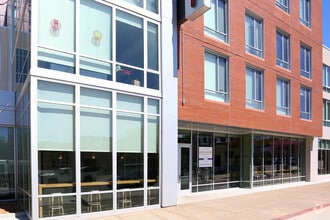 Building Photo - Everly on The Loop