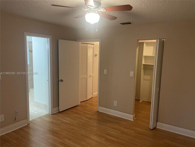 Building Photo - 2191 Bayberry Dr