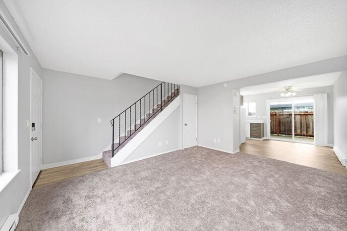 Foto principal - 2 bedroom Available! Pets OK!