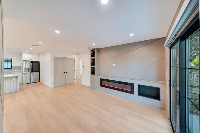 Foto del edificio - 7401 Dempsey Ave
