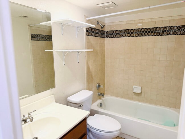 Foto del edificio - 1125 E Broadway Rd