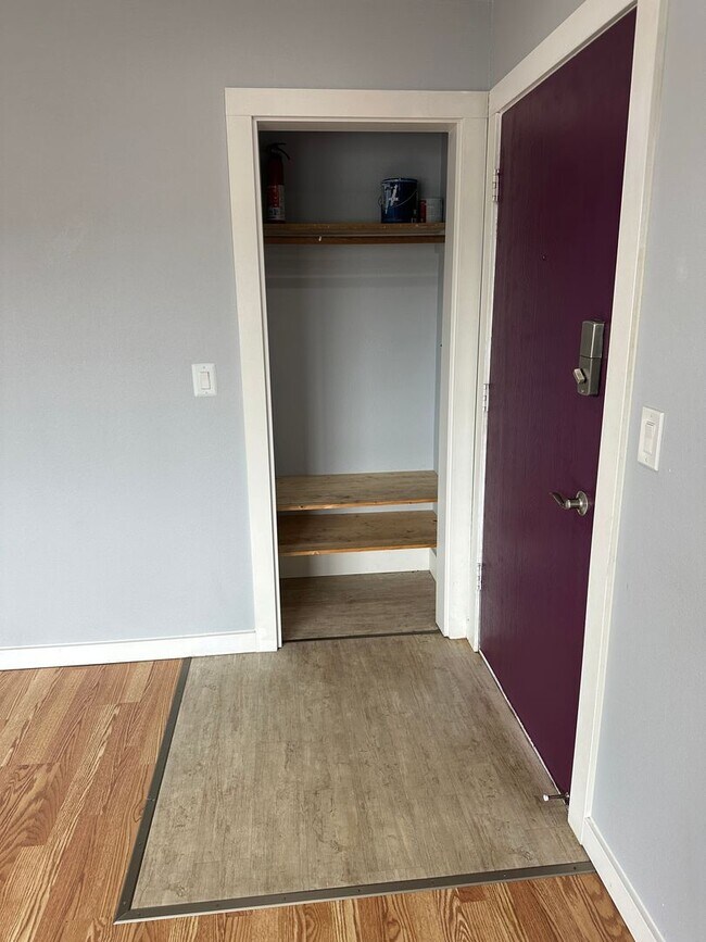 Foto del edificio - Heat Included! Heated Storage, 2 Bedroom/1...