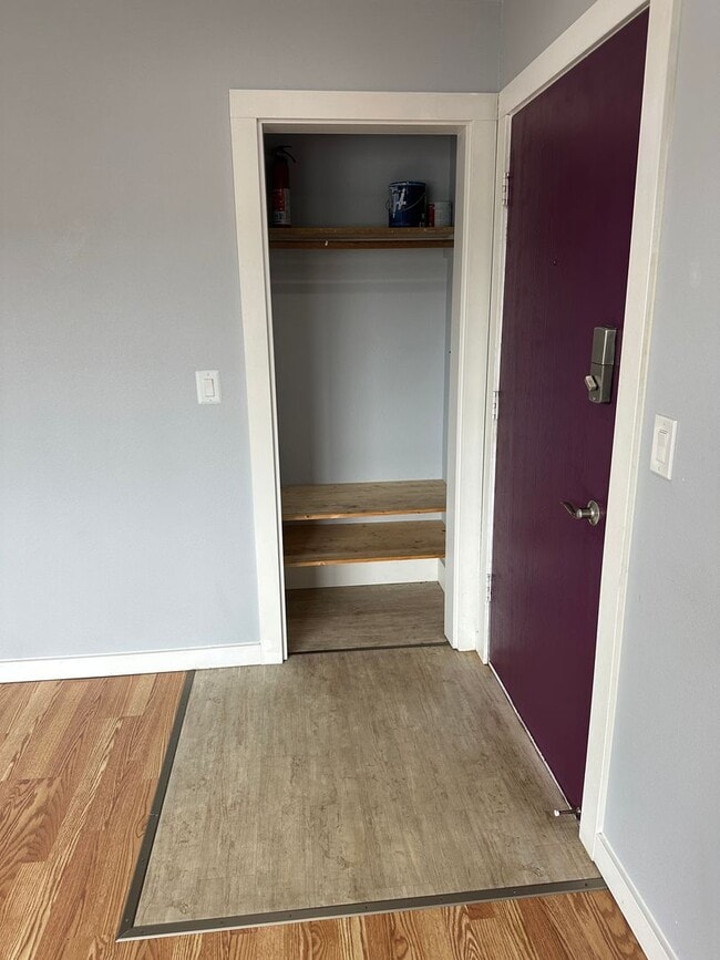 Building Photo - Heat Included! Heated Storage, 2 Bedroom/1...
