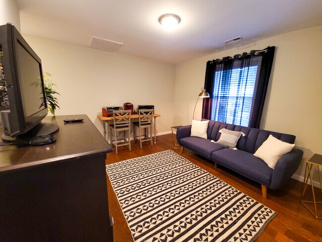Foto del edificio - 16 Woodstock Ln