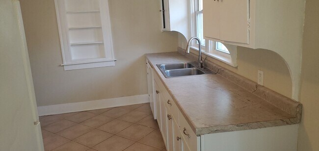 Building Photo - 2 bd, 2 bathroom house, central west Colum...