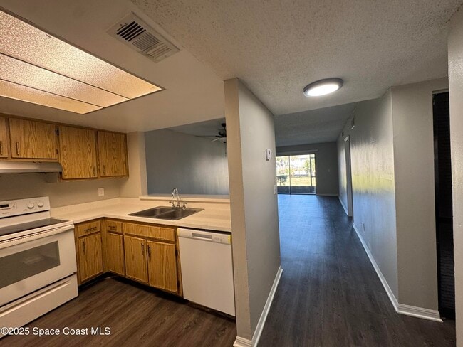 Foto del edificio - 1039 Regency Dr