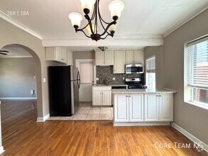 Building Photo - 1107 W 45th St