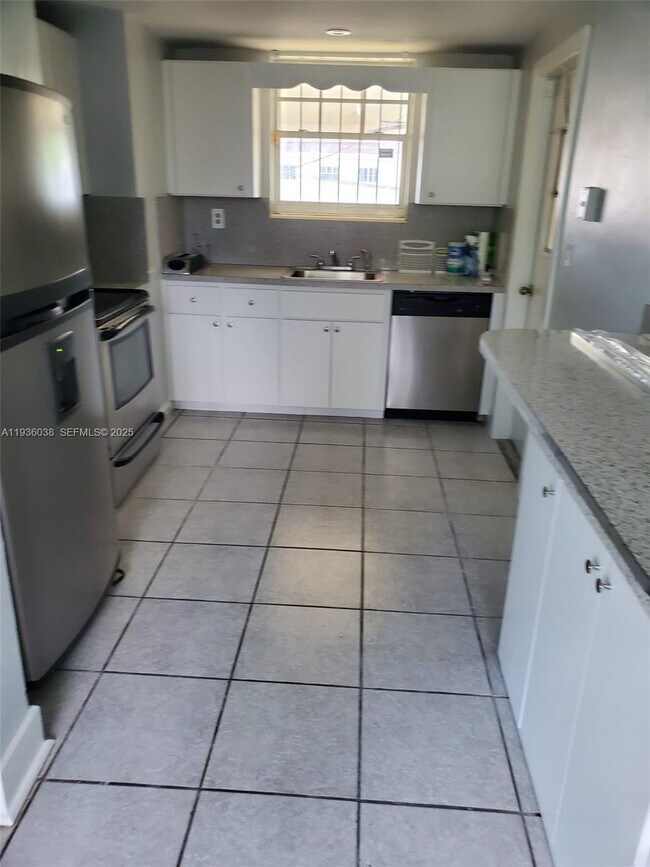 Foto del edificio - 3450 NW 176th St