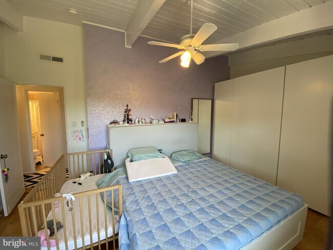 Foto del edificio - 11368 Cherry Hill Rd
