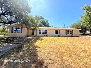 Building Photo - 502 W Ave A
