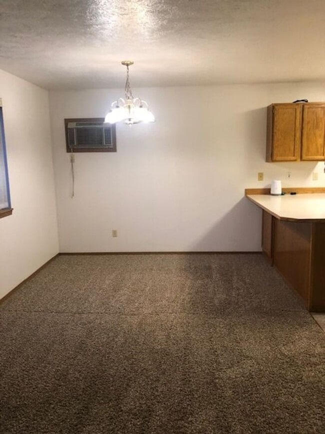 Building Photo - 1403