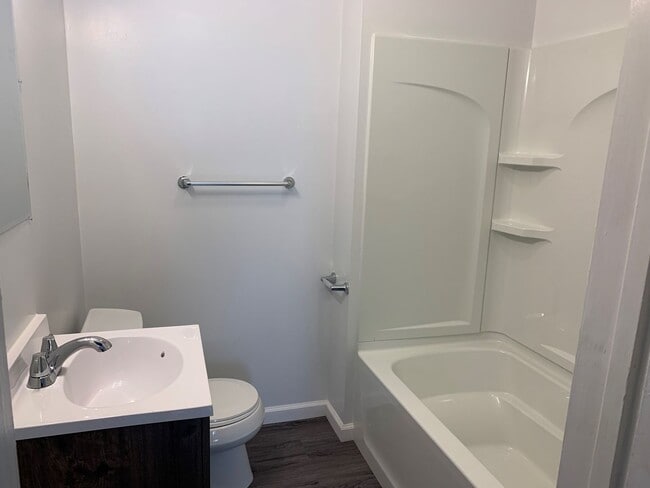 Building Photo - 2 bedroom, 1 bath house