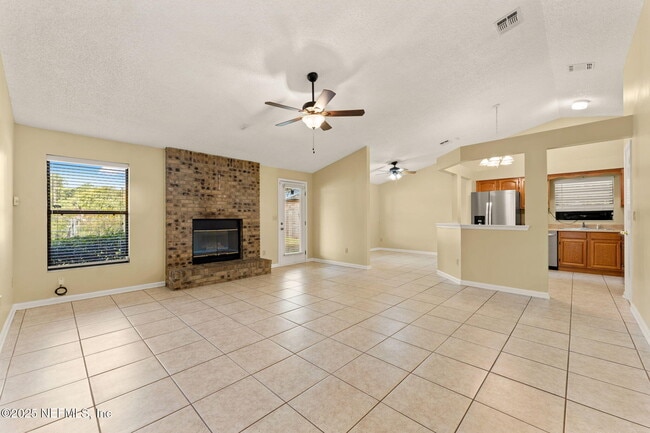 Foto del edificio - 8138 Corky Ln