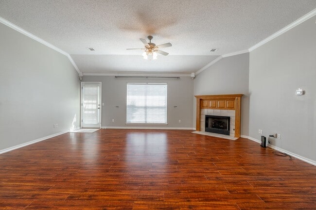 Foto del edificio - 3 Bedroom 2 Bath Beautiful West Fayetteville home!! Great Location, Great yard!!