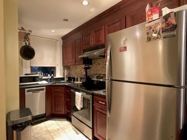 Building Photo - 451 Park Dr