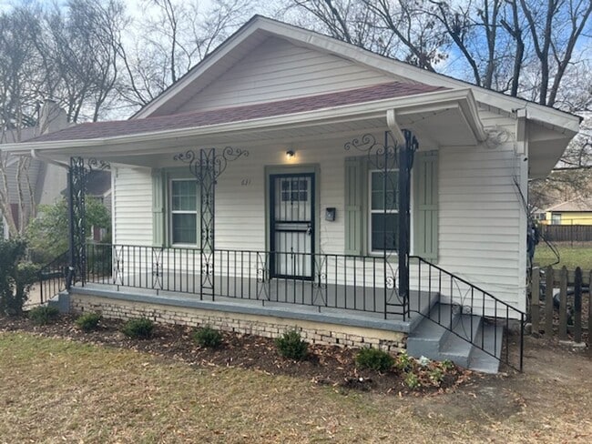 3 bedroom, 2 bathroom near Goodlett and Park - 3 bedroom, 2 bathroom near Goodlett and Park House